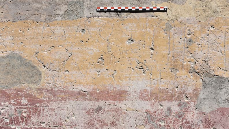 Milostné vzkazy i gladiátoři. V Pompejích odhalili neznámé nápisy a kresby